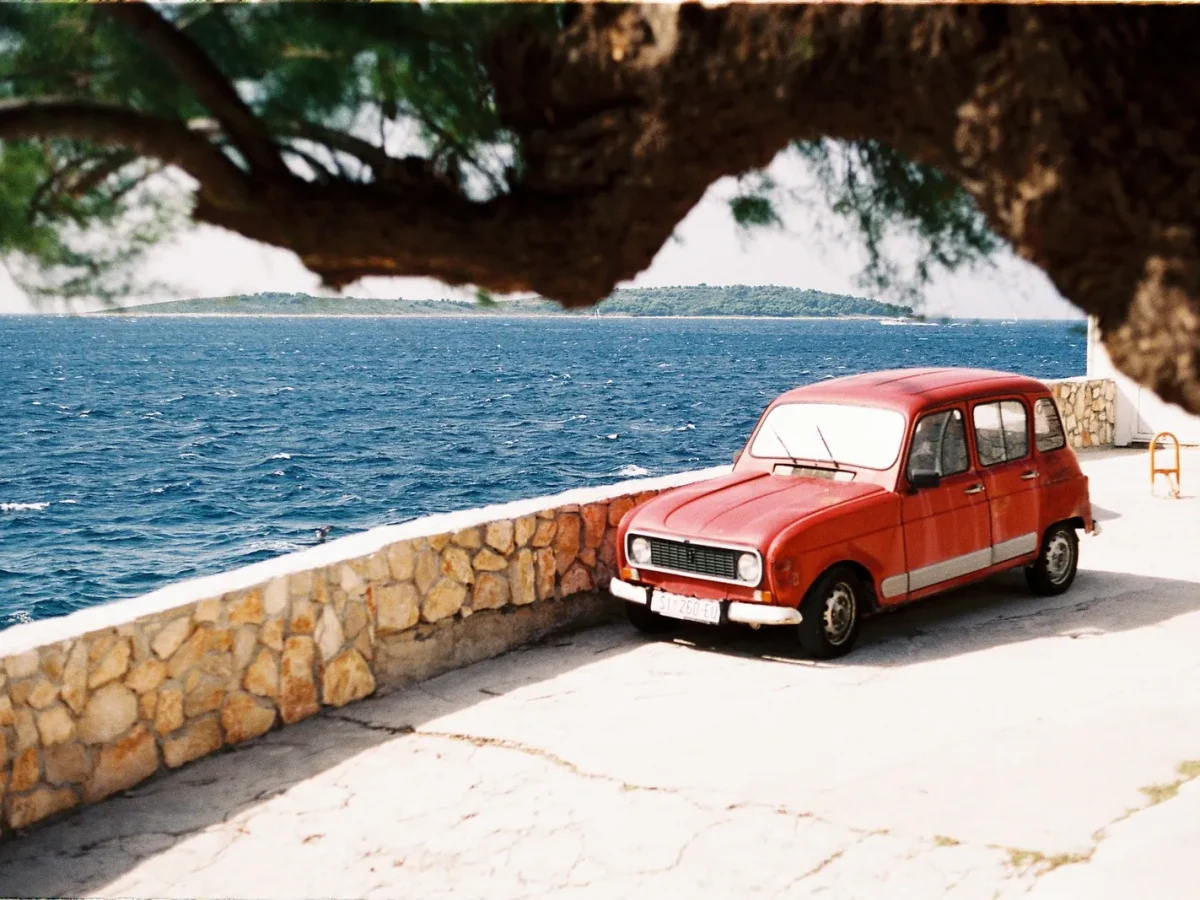 Balades en voiture ancienne le long du littoral catalan