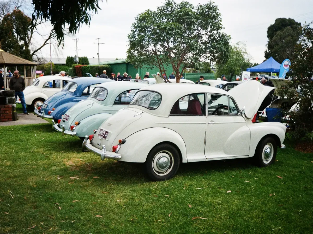 Ford Anglia vs Morris Minor pour balade et fiabilité