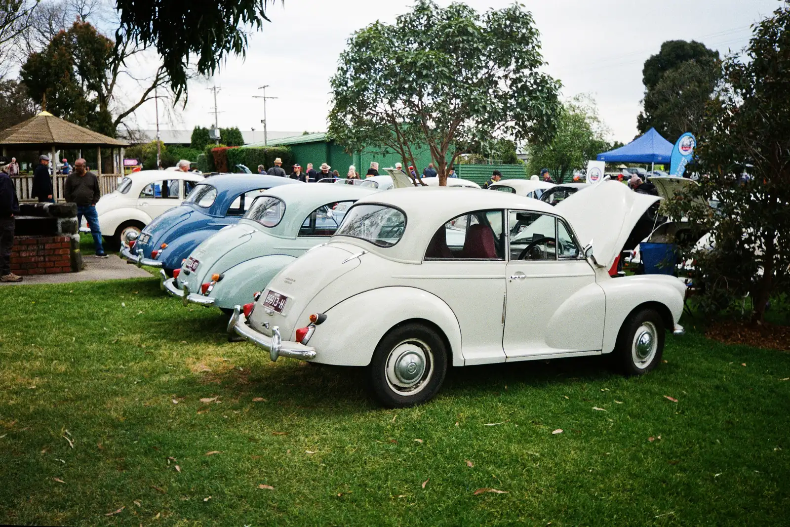 Ford Anglia vs Morris Minor pour balade et fiabilité