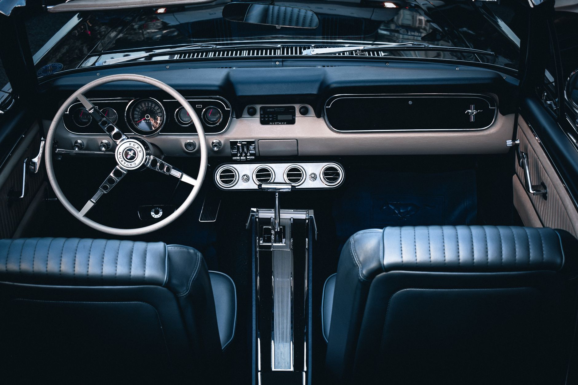Restaurer sièges tissu et moquette d'une voiture ancienne