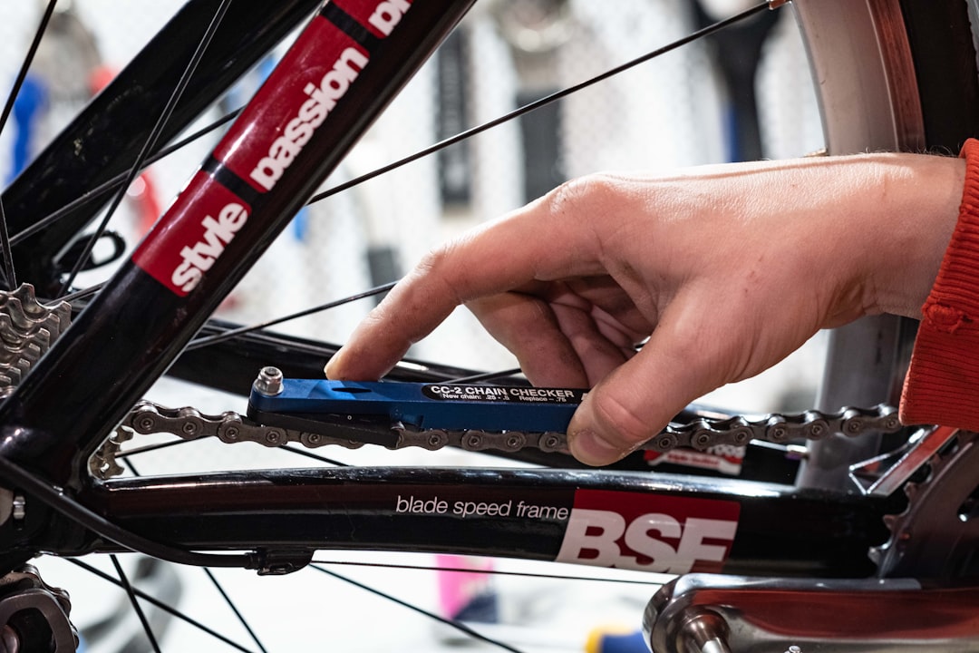 Entretenir la chaîne du vélo : nettoyer, lubrifier, contrôler