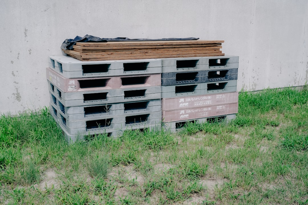Rangement avec des cagettes en bois